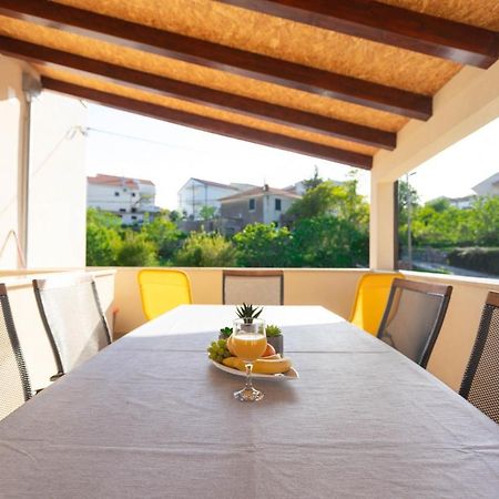 Apartman Marel Zrnovnica Luaran gambar