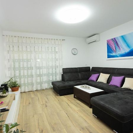 Apartman Marel Zrnovnica Luaran gambar