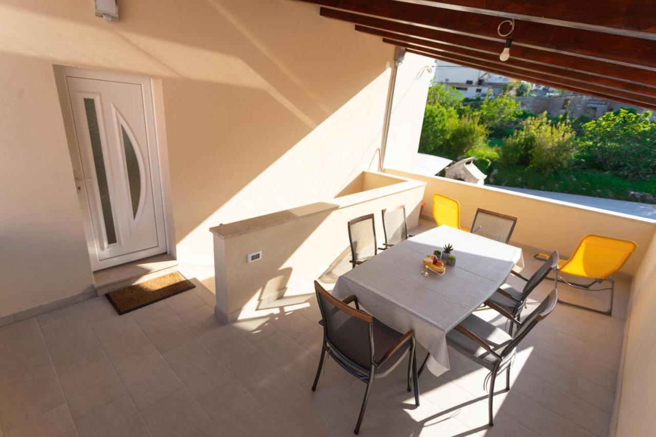 Apartman Marel Zrnovnica Luaran gambar