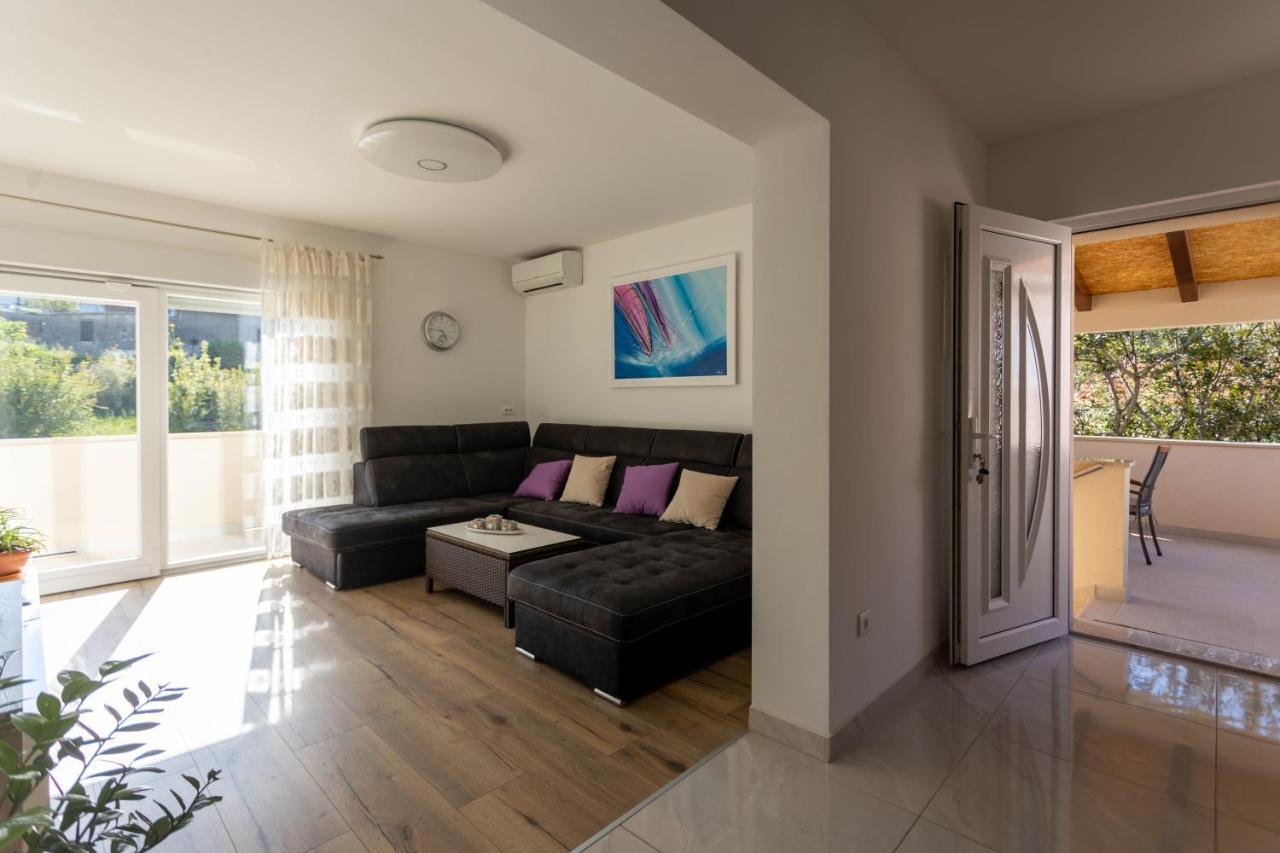 Apartman Marel Zrnovnica Luaran gambar