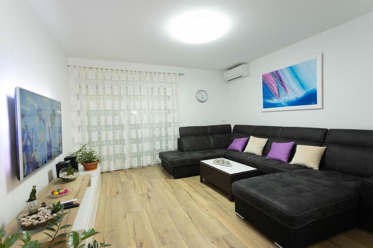 Apartman Marel Zrnovnica Luaran gambar