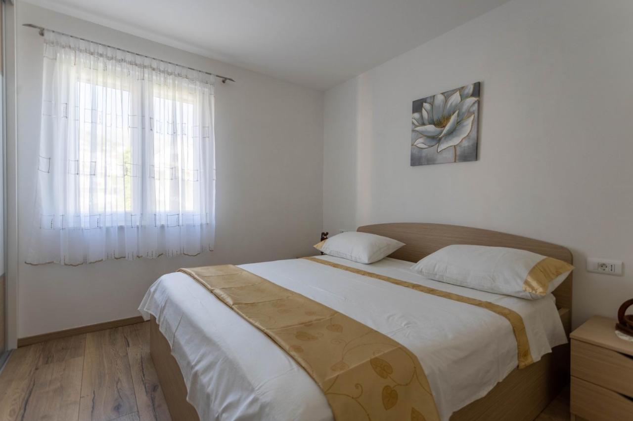 Apartman Marel Zrnovnica Luaran gambar