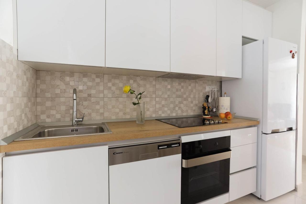 Apartman Marel Zrnovnica Luaran gambar